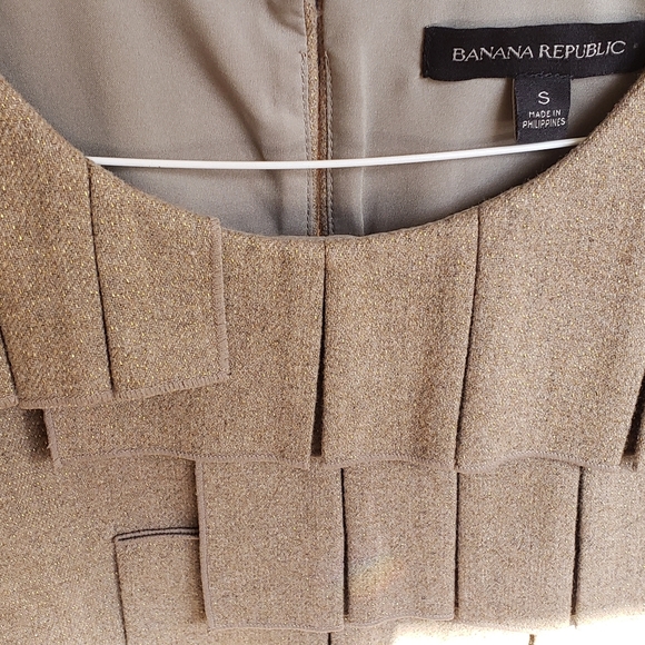 Sleeveless top size small Banana Republic beige with subtle gold flecks - Picture 1 of 8